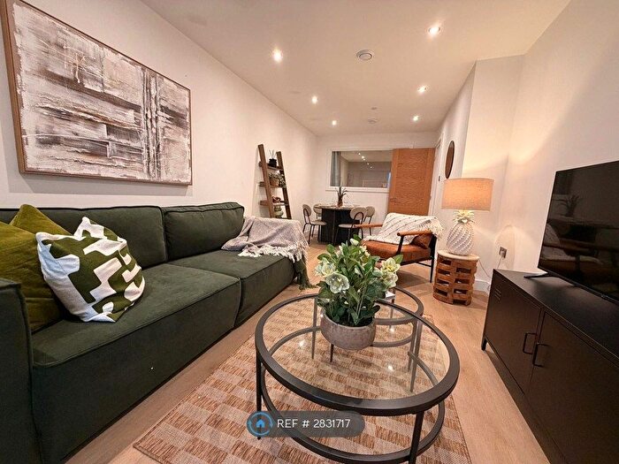 2 Bedroom Flat To Rent In York Road, Leeds, LS9