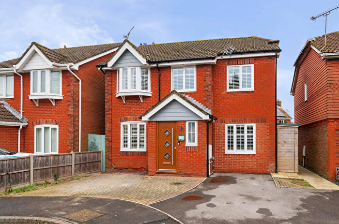 4 Bedroom Detached House To Rent In Chesterton Place, Whiteley, Fareham, Hampshire, PO15