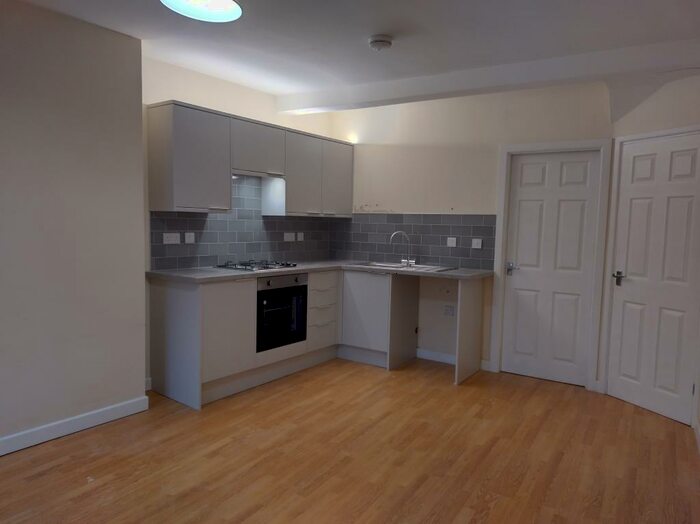 2 Bedroom Flat To Rent In Holme Lane, Sheffield, S6
