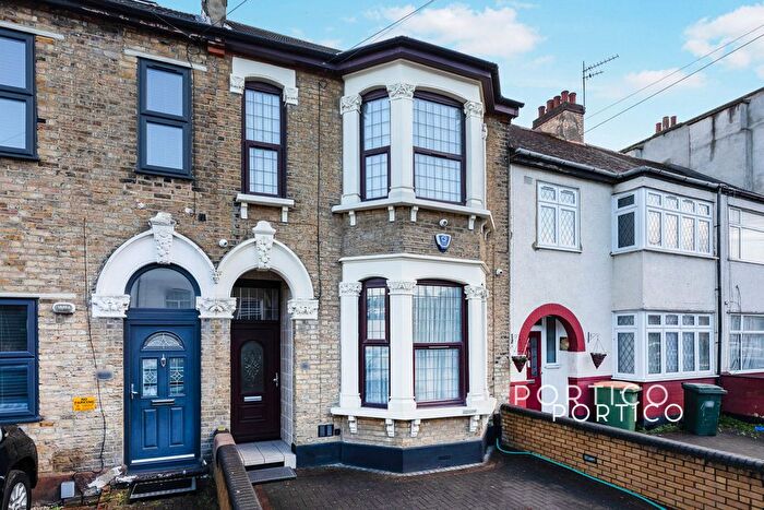 2 Bedroom Flat To Rent In Palmerston Road, London, E7