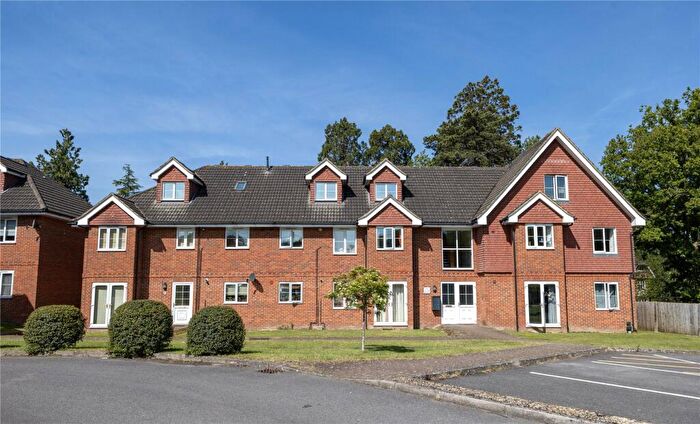 2 Bedroom Flat For Sale In Frensham Lane, Lindford, Hampshire, GU35