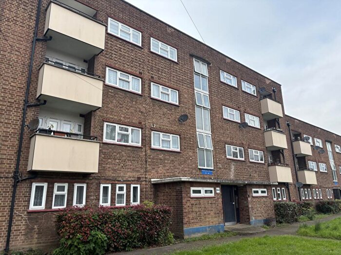 3 Bedroom Flat To Rent In Mottingham Road, Edmonton, N9