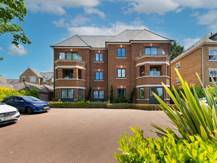 2 Bedroom Flat To Rent In Epsom Road, Guildford, GU1