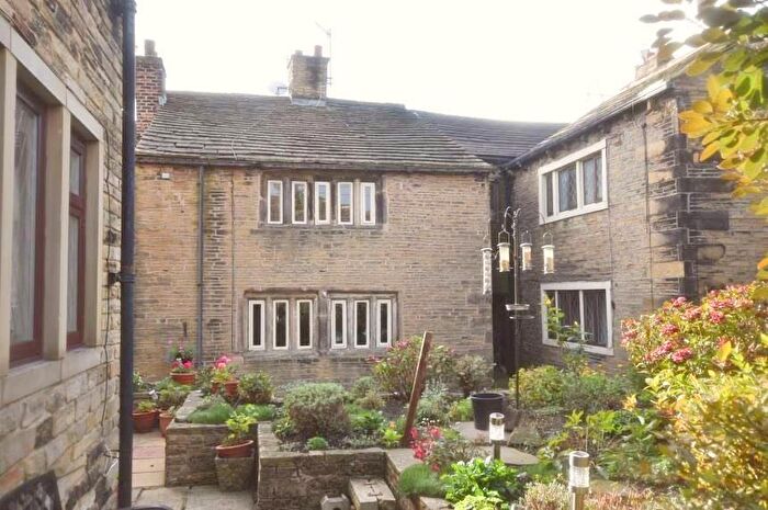 2 Bedroom Cottage For Sale In Thornton Old Road, Bradford, BD8