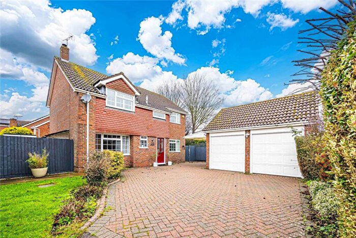 4 Bedroom Detached House For Sale In Wallace Drive, Eaton Bray, Central Bedfordshire, LU6