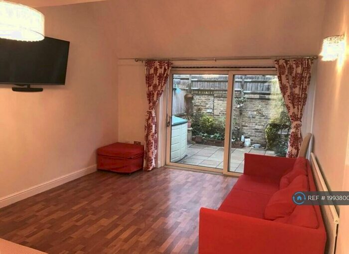 3 Bedroom Semi-Detached House To Rent In Mackenzie Road, London, N7