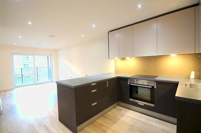 Studio To Rent In Commander Avenue, Barnet, NW9