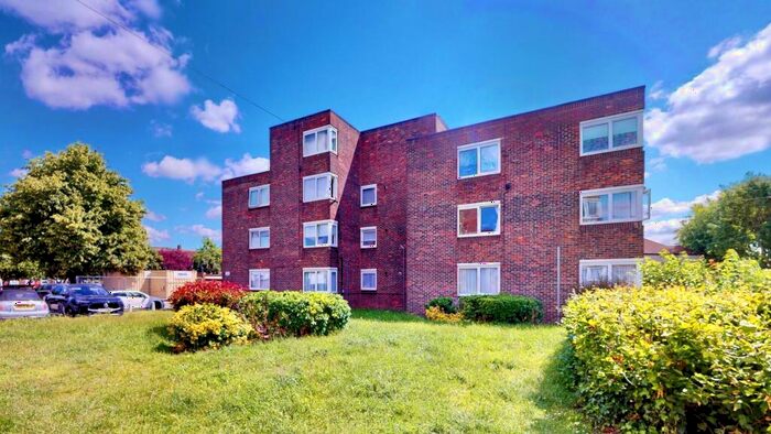 2 Bedroom Flat To Rent In Hatfield Close, Ilford, IG6