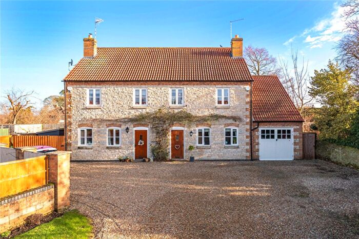 4 Bedroom Semi-Detached House For Sale In High Street, Caythorpe, Grantham, Lincolnshire, NG32