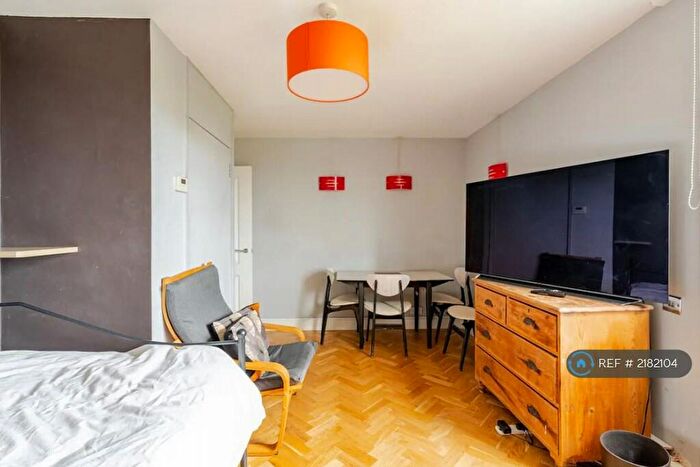 2 Bedroom Flat To Rent In Lollard St, London, SE11