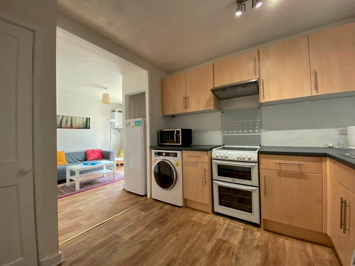 4 Bedroom Semi-Detached House To Rent In Fox Lane, Winchester, SO22