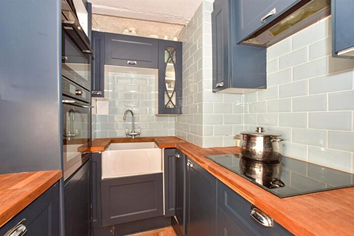 2 Bedroom Flat For Sale In Augusta Road, Ryde, Isle Of Wight, PO33