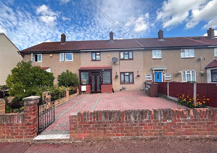 3 Bedroom Terraced House For Sale In Padnall Road, Romford, RM6