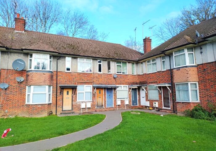2 Bedroom Flat For Sale In Flat Cedar Court, Upper Park Road, New Southgate, London, N11