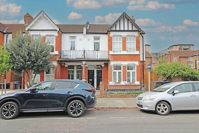 2 Bedroom Flat To Rent In Davis Road, Acton, W3