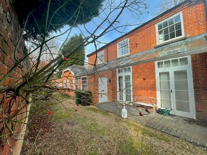 1 Bedroom Apartment To Rent In Monk Sherbourne, RG26