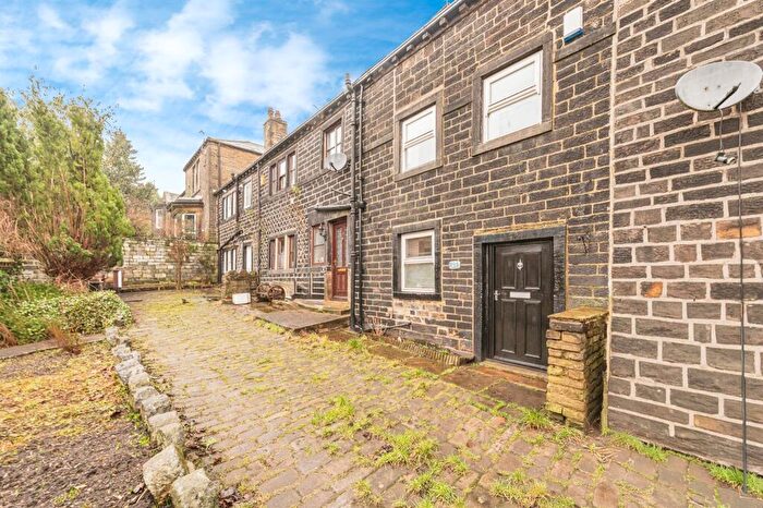 2 Bedroom Terraced House For Sale In Henderson Place, Bradford, BD6