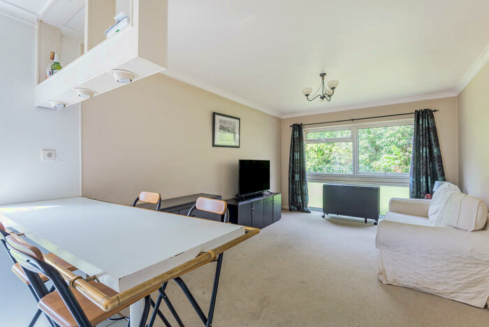 1 Bedroom Flat To Rent In Cooden Close, Bromley, BR1