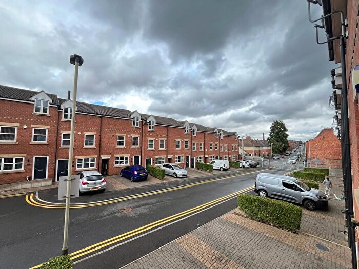 4 Bedroom Town House To Rent In Blue Fox Close, West End, Leicester, LE3