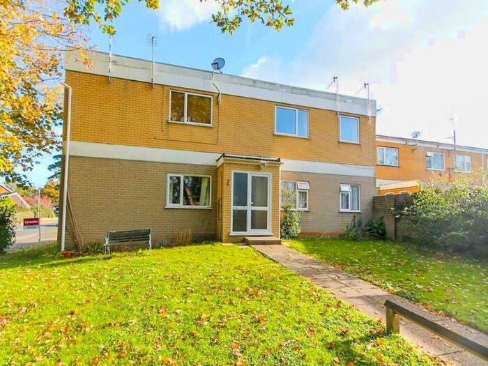 2 Bedroom Flat To Rent In Saulfland Place, Highcliffe, Dorset, BH23