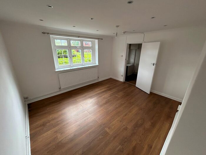 3 Bedroom Terraced House To Rent In Home Gardens, Dagenham, RM10