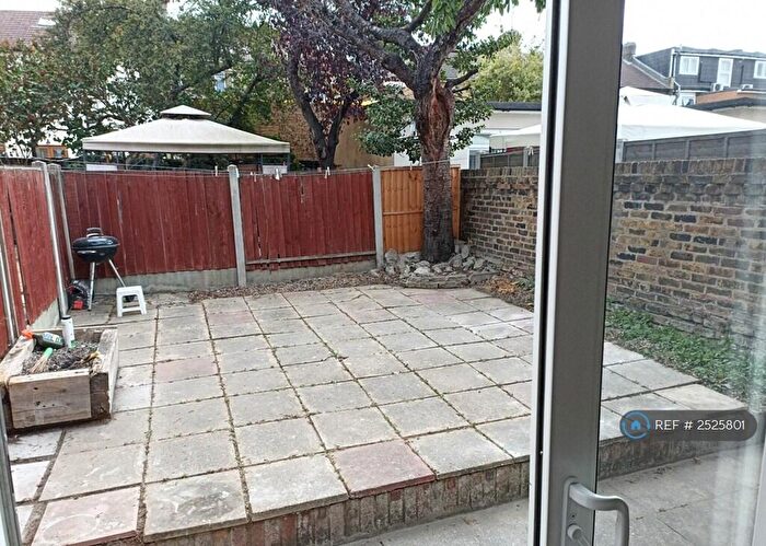 1 Bedroom Flat To Rent In Selborne Road, Ilford, IG1