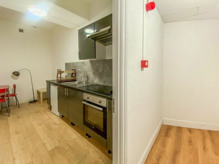 Studio To Rent In Kember Street, Islington, London, N1