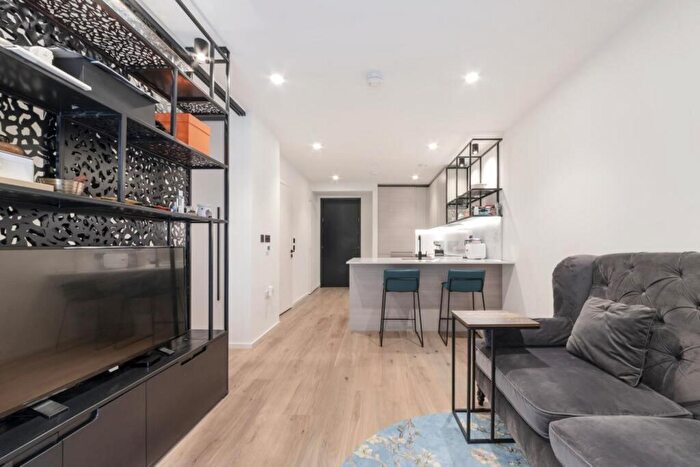 1 Bedroom Studio To Rent In Iris House, Heron Quay, E14