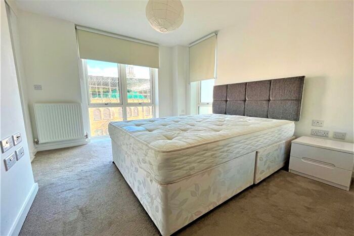 2 Bedroom Apartment To Rent In Rope Court, E14