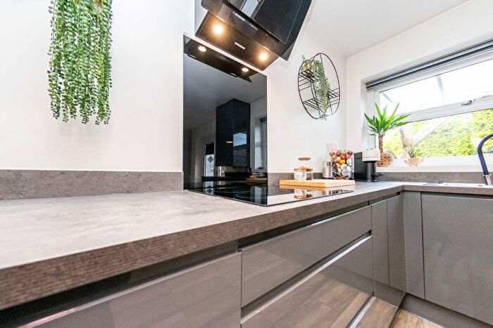 3 Bedroom End Of Terrace House For Sale In Dunlin Court, Middleton, Leeds, LS10