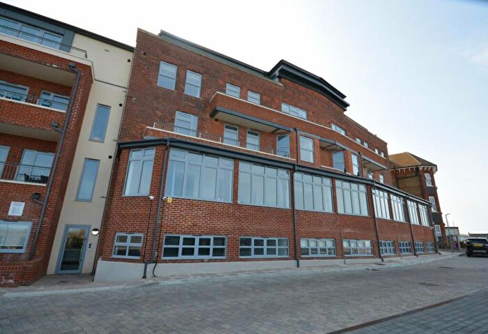 2 Bedroom Flat To Rent In Westcliff Hse, Sea Road, Westgate On Sea, CT8