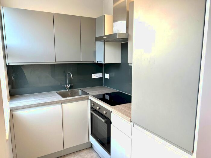 3 Bedroom Flat To Rent In Park Road, Bushey, WD23