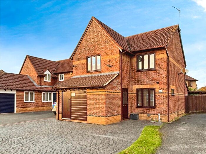 3 Bedroom Detached House For Sale In Willow Drive, Bicester, Oxfordshire, OX26
