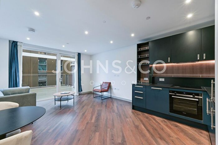 1 Bedroom Flat To Rent In Eden Grove, Staines Upon Thames, London, TW18