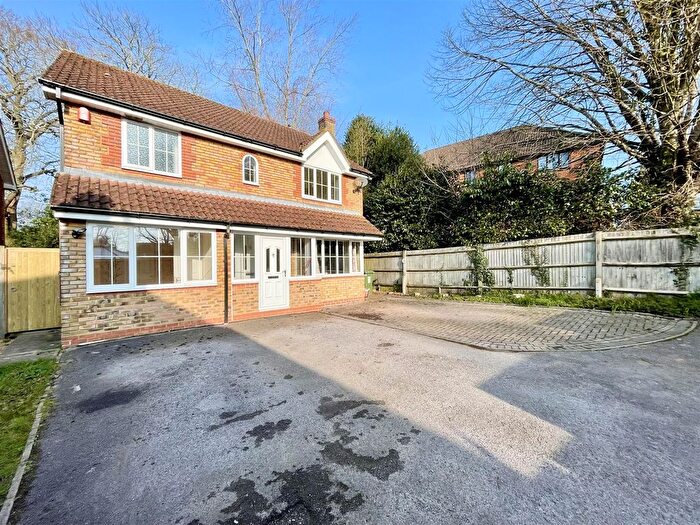 4 Bedroom Detached House To Rent In Jenkyns Close, Botley, Southampton, SO30