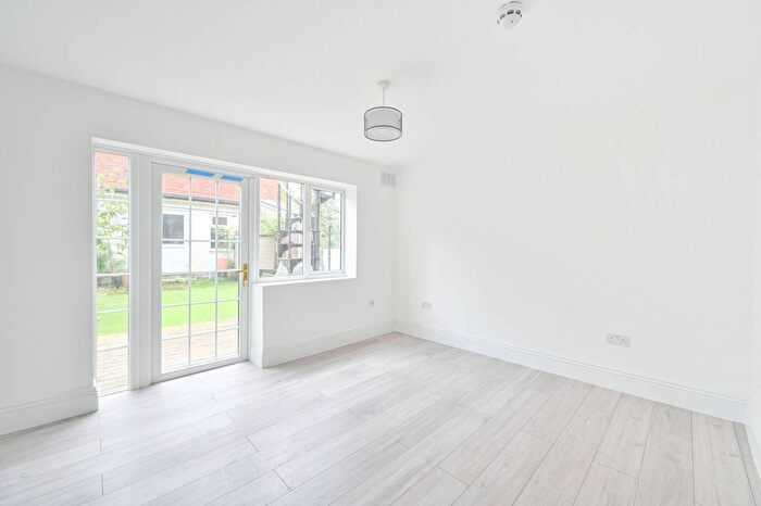 Studio To Rent In Mora Road, Cricklewood, London, NW2