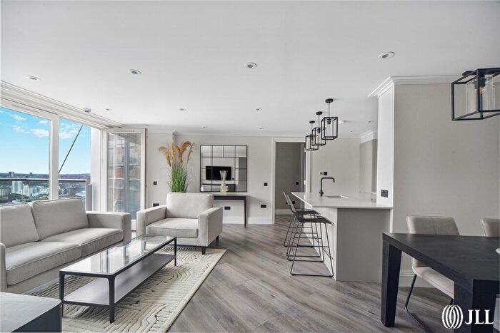 2 Bedroom Apartment To Rent In New Providence Wharf, Canary Wharf, E14