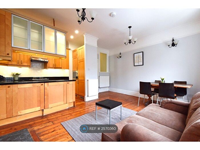 3 Bedroom Maisonette To Rent In Grove Lane, London, SE5