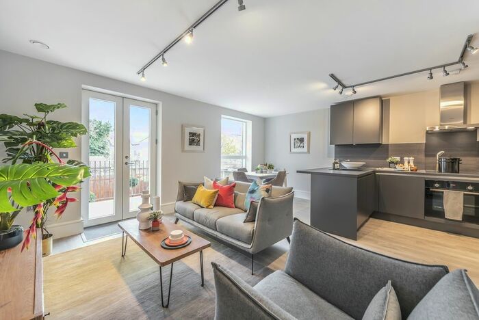 2 Bedroom Flat To Rent In Plassy Road, London, SE6