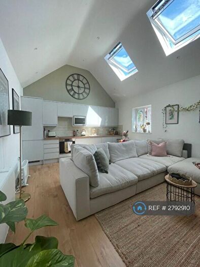 2 Bedroom Flat To Rent In High Street, Camberley, GU15