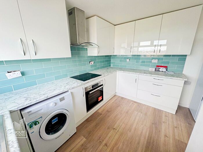 3 Bedroom Flat To Rent In Kennedy Avenue, Enfield, EN3
