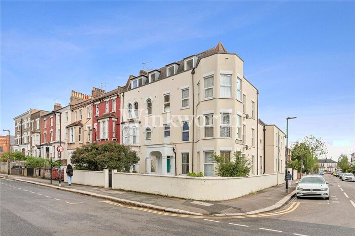 2 Bedroom Flat To Rent In Rainbow Court, - High Road, London, N15