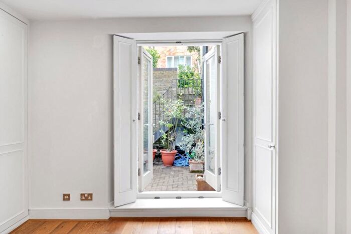 2 Bedroom Apartment To Rent In Camden Road, Camden, NW1
