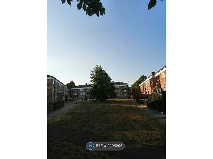 2 Bedroom Flat To Rent In Adeyfield, Hemel Hempstead, HP2