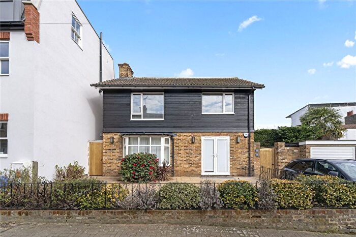 2 Bedroom Flat For Sale In Bell Lane, Twickenham, United Kingdom, TW1