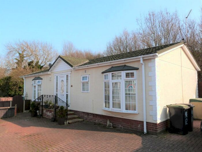 2 Bedroom Mobile Home For Sale In Third Avenue, Galley Hill, EN9