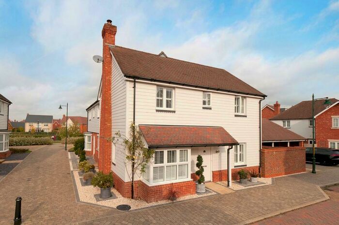 3 Bedroom Semi-Detached House To Rent In Lancer Drive, Kings Hill, West Malling, ME19