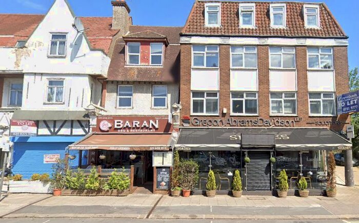 Studio To Rent In Finchley Road, London, NW11