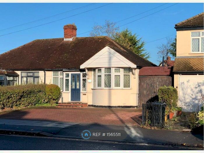 2 Bedroom Bungalow To Rent In Clayhall Avenue, Ilford, IG5