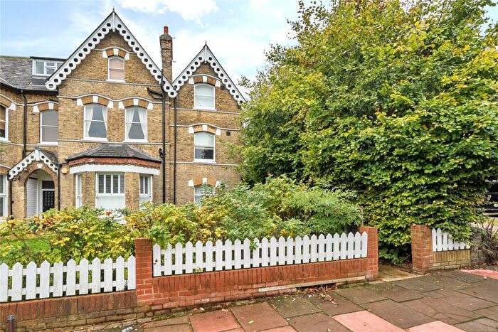 2 Bedroom Flat For Sale In Shortlands Grove, Bromley, BR2